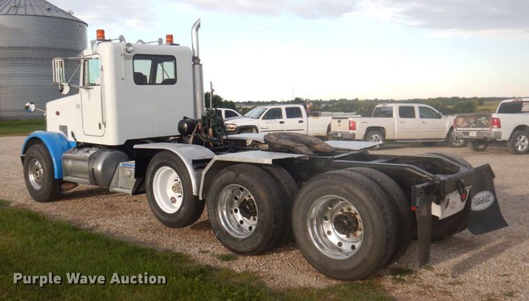 image for item DP0324 1993 Peterbilt 357  semi truck