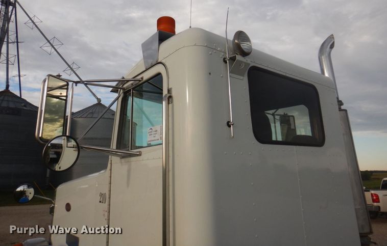 image for item DP0324 1993 Peterbilt 357  semi truck