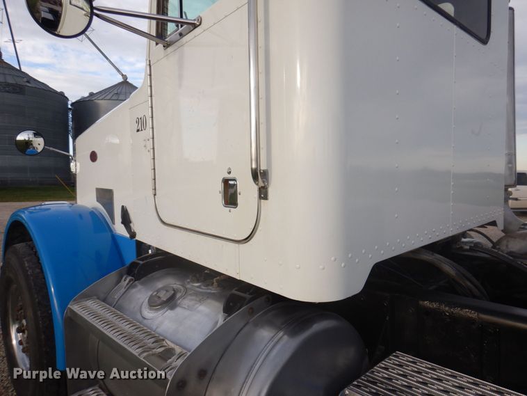 image for item DP0324 1993 Peterbilt 357  semi truck