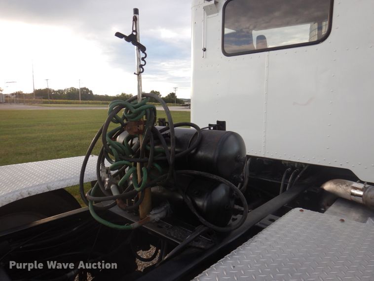 image for item DP0324 1993 Peterbilt 357  semi truck