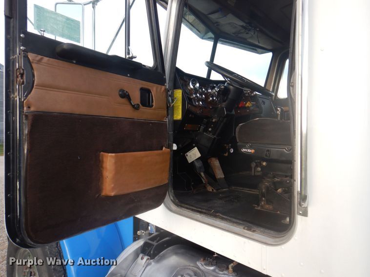 image for item DP0324 1993 Peterbilt 357  semi truck