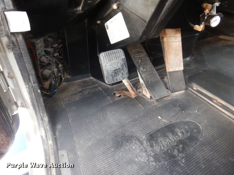 image for item DP0324 1993 Peterbilt 357  semi truck