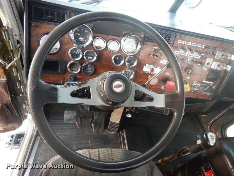 image for item DP0324 1993 Peterbilt 357  semi truck