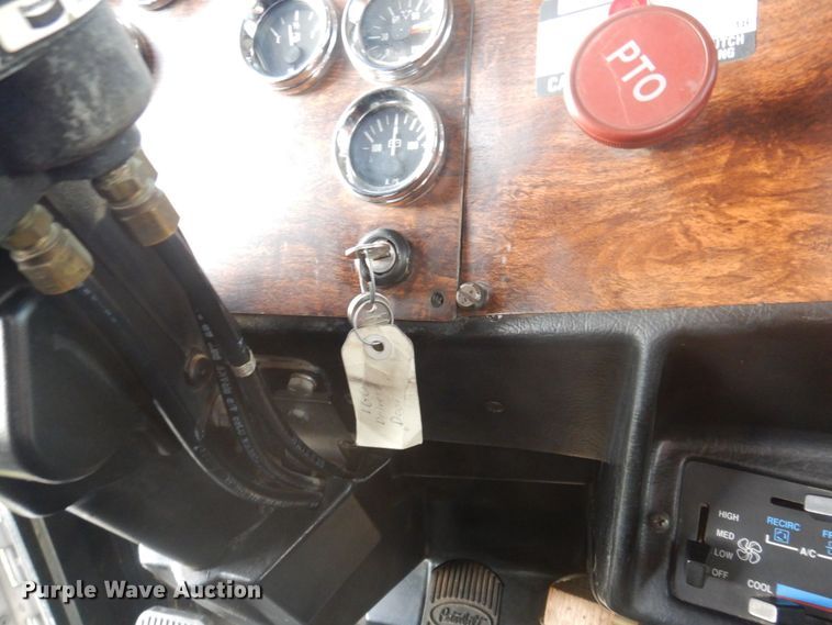 image for item DP0324 1993 Peterbilt 357  semi truck