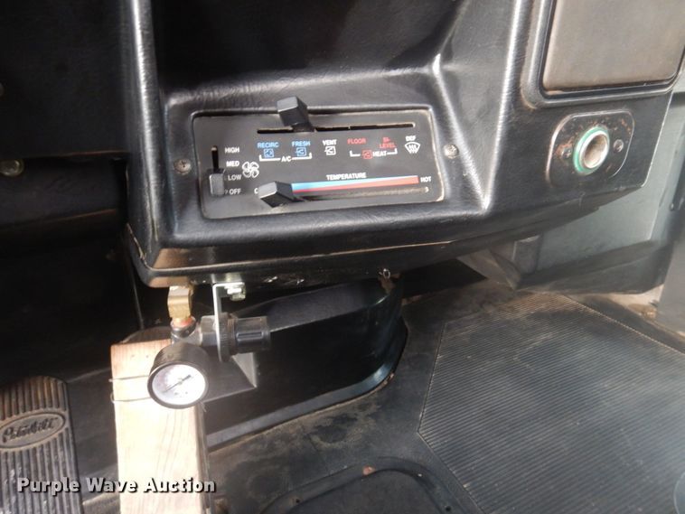 image for item DP0324 1993 Peterbilt 357  semi truck