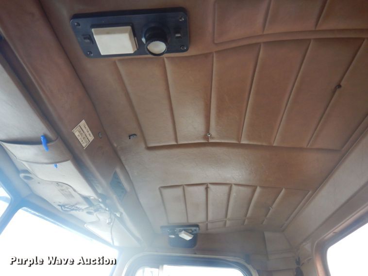 image for item DP0324 1993 Peterbilt 357  semi truck