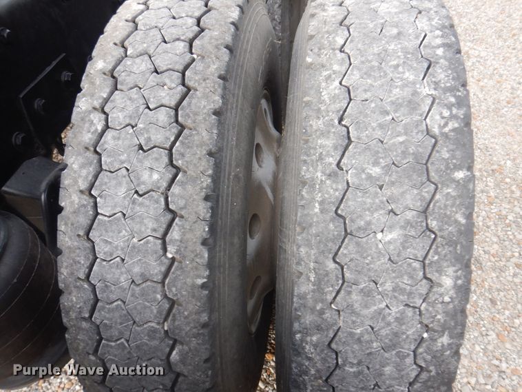 image for item DP0324 1993 Peterbilt 357  semi truck