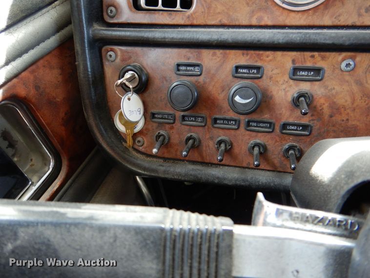 image for item DR1938 2001 Peterbilt 379  car carrier truck with car carrier trailer