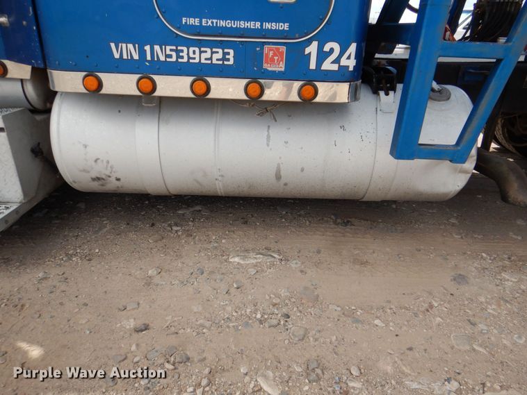 image for item DR1938 2001 Peterbilt 379  car carrier truck with car carrier trailer