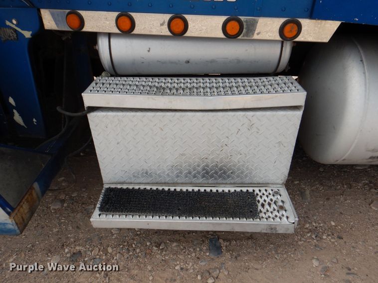 image for item DR1938 2001 Peterbilt 379  car carrier truck with car carrier trailer