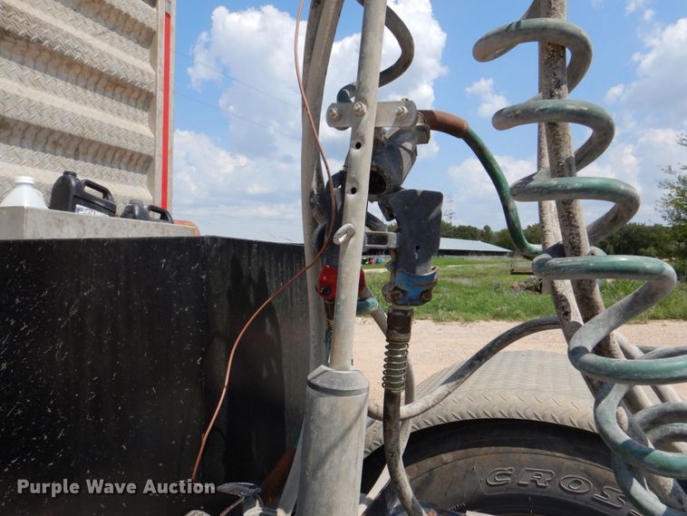 image for item DR2033 2008 Mack CHU613  semi truck