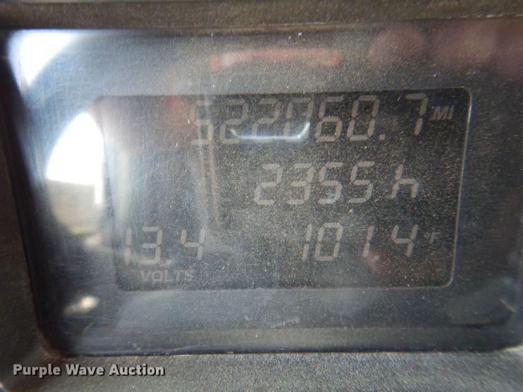 image for item DR2033 2008 Mack CHU613  semi truck