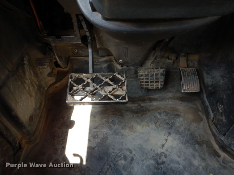 image for item DR2033 2008 Mack CHU613  semi truck