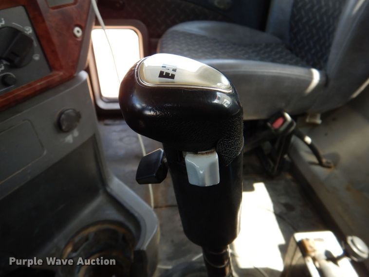 image for item DR2033 2008 Mack CHU613  semi truck