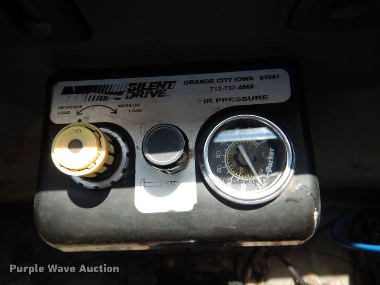 image for item DR2033 2008 Mack CHU613  semi truck