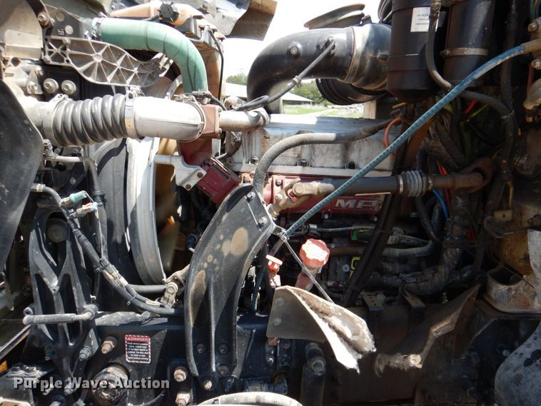 image for item DR2033 2008 Mack CHU613  semi truck