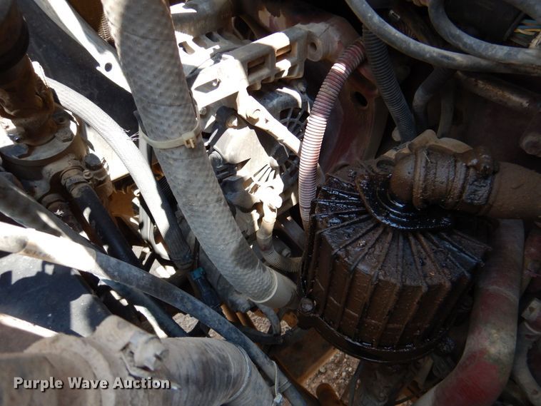 image for item DR2033 2008 Mack CHU613  semi truck