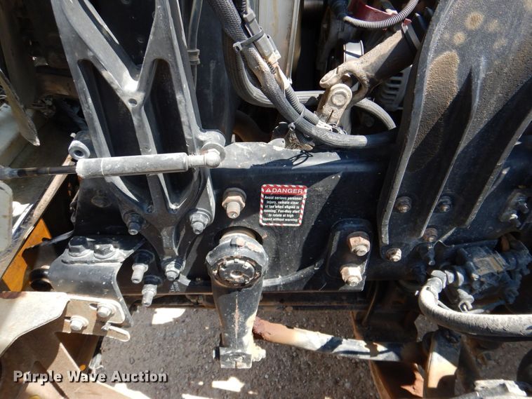 image for item DR2033 2008 Mack CHU613  semi truck