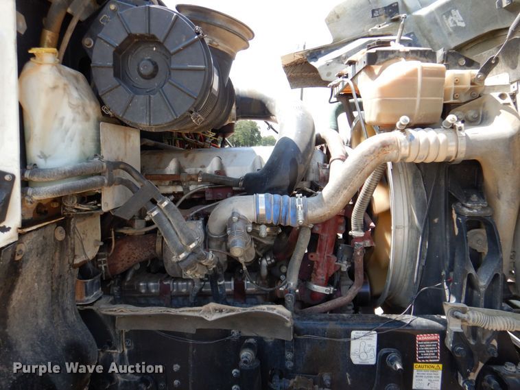 image for item DR2033 2008 Mack CHU613  semi truck