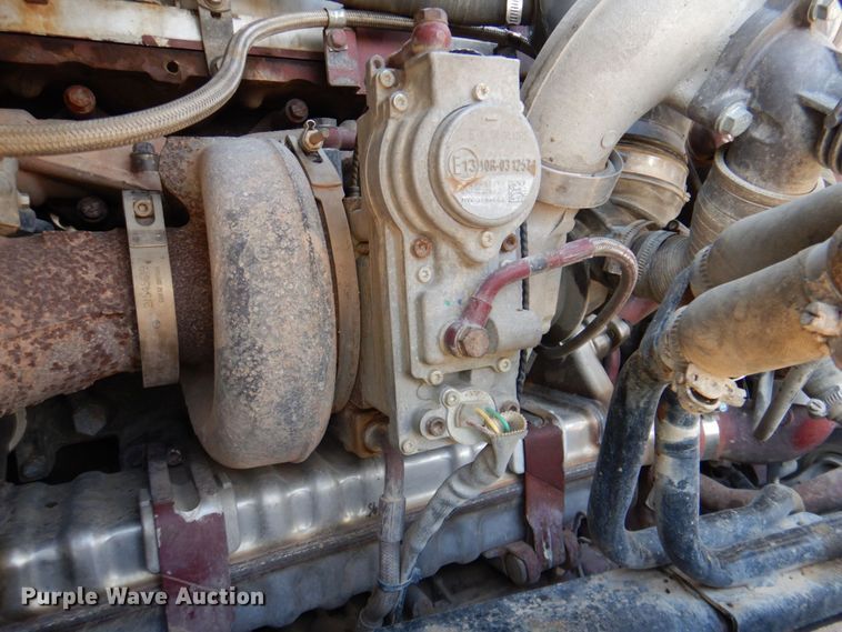 image for item DR2033 2008 Mack CHU613  semi truck