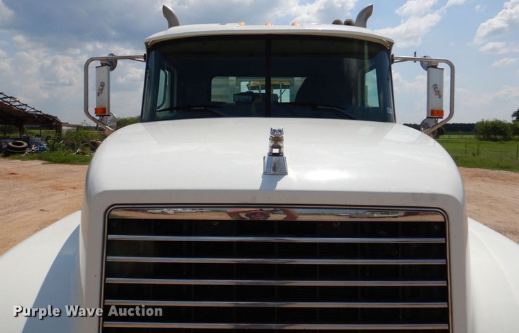 image for item DR2033 2008 Mack CHU613  semi truck