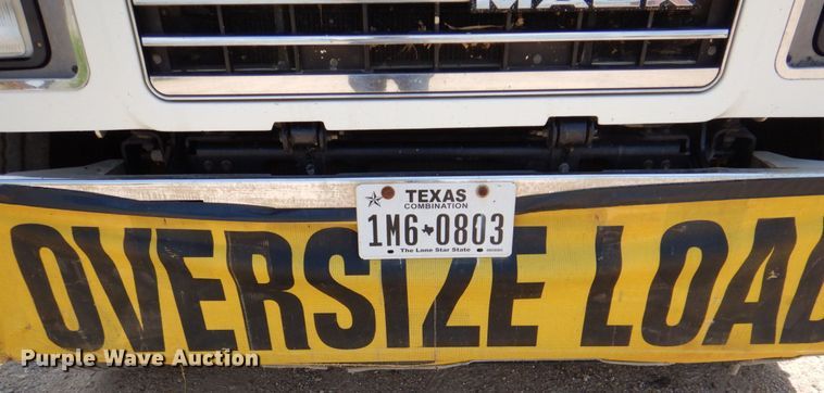 image for item DR2033 2008 Mack CHU613  semi truck