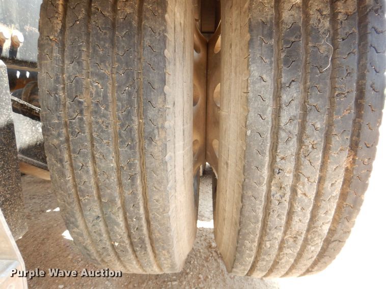 image for item DR2033 2008 Mack CHU613  semi truck