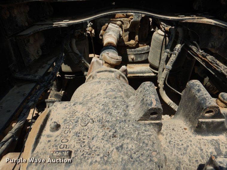 image for item DR2033 2008 Mack CHU613  semi truck