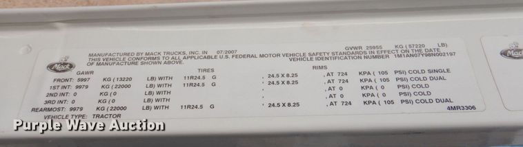 image for item DR2033 2008 Mack CHU613  semi truck