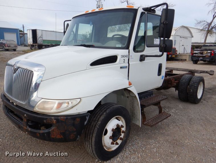 image for item DS8228 2009 International 4100  truck cab and chassis