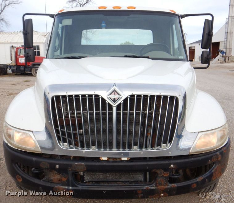 image for item DS8228 2009 International 4100  truck cab and chassis