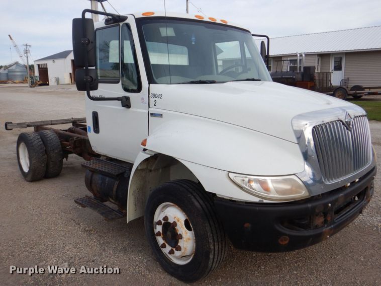 image for item DS8228 2009 International 4100  truck cab and chassis
