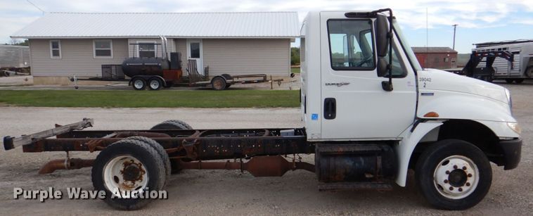 image for item DS8228 2009 International 4100  truck cab and chassis