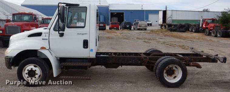 image for item DS8228 2009 International 4100  truck cab and chassis