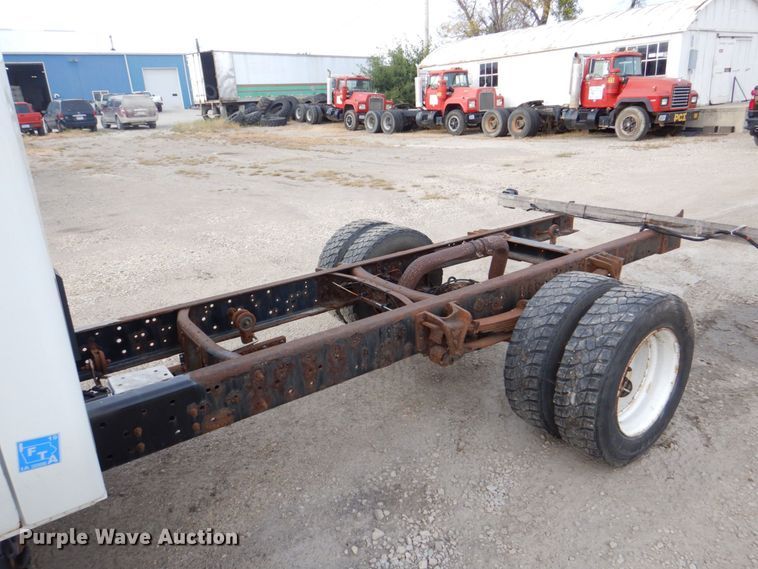 image for item DS8228 2009 International 4100  truck cab and chassis