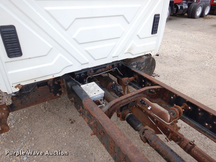image for item DS8228 2009 International 4100  truck cab and chassis