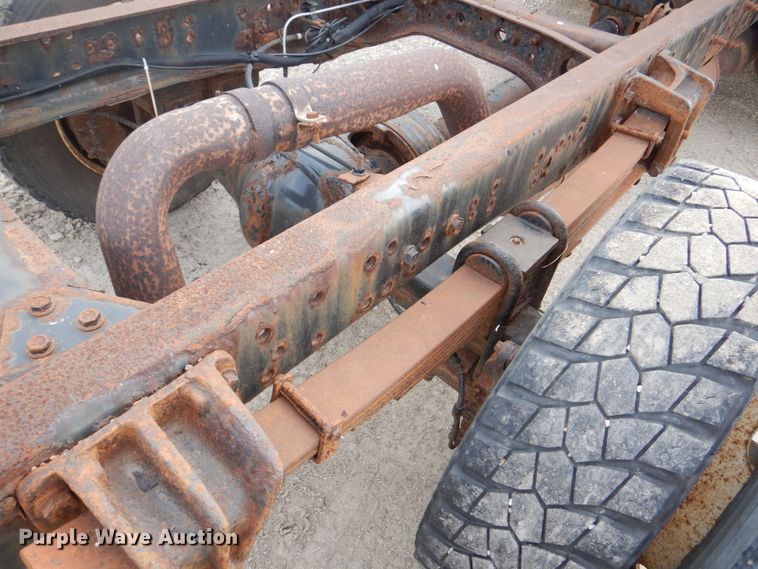 image for item DS8228 2009 International 4100  truck cab and chassis