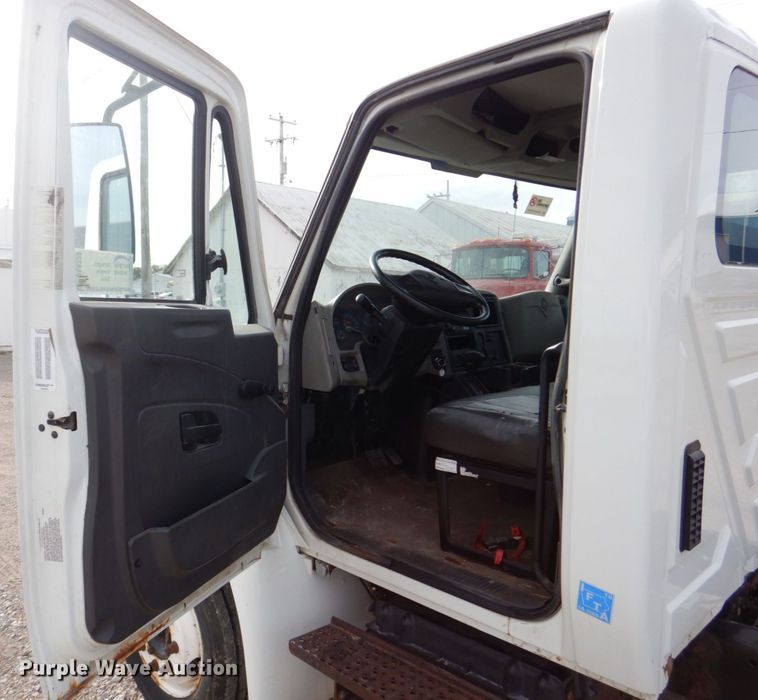 image for item DS8228 2009 International 4100  truck cab and chassis