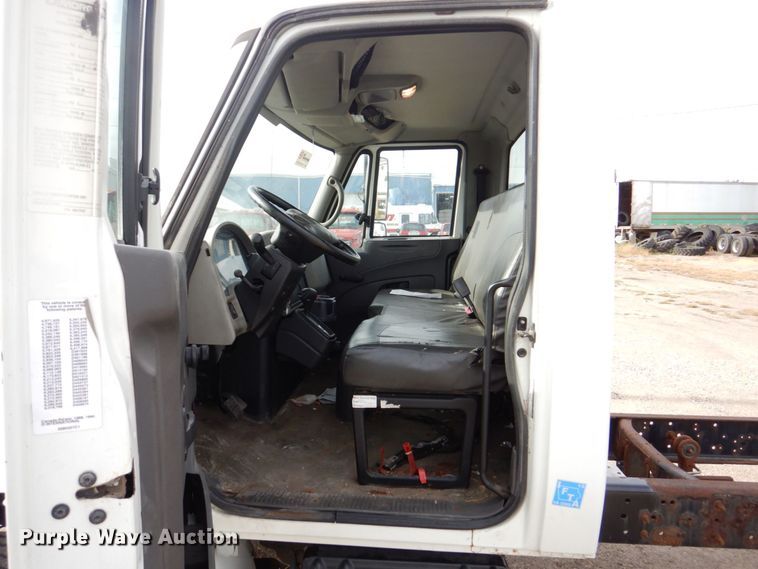 image for item DS8228 2009 International 4100  truck cab and chassis