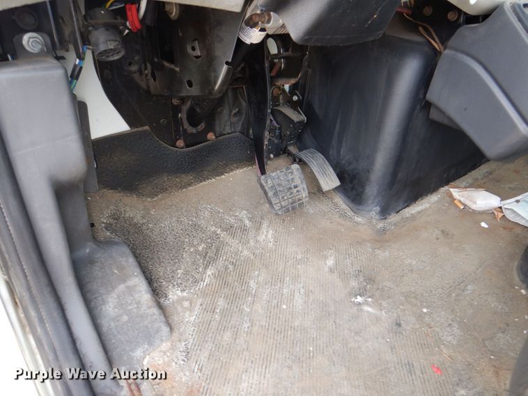 image for item DS8228 2009 International 4100  truck cab and chassis