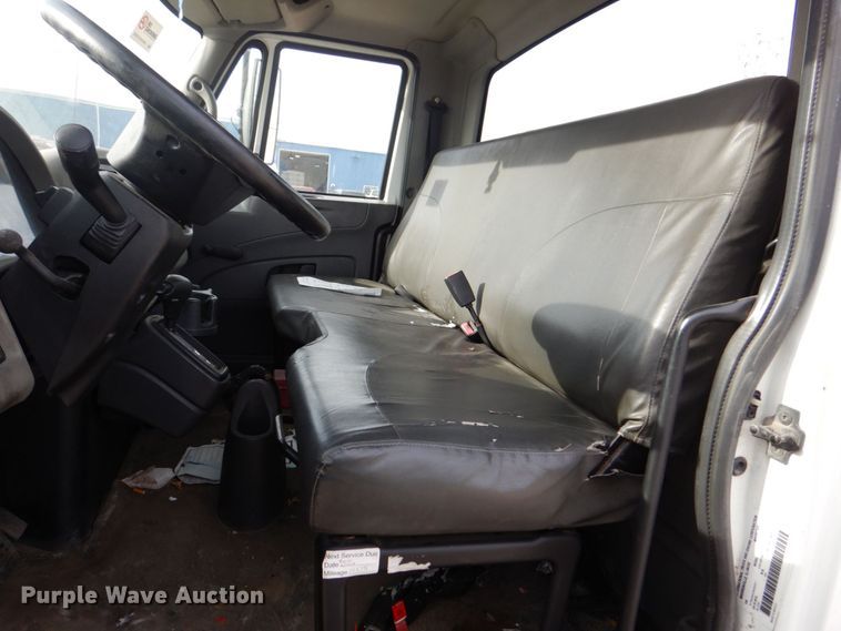 image for item DS8228 2009 International 4100  truck cab and chassis