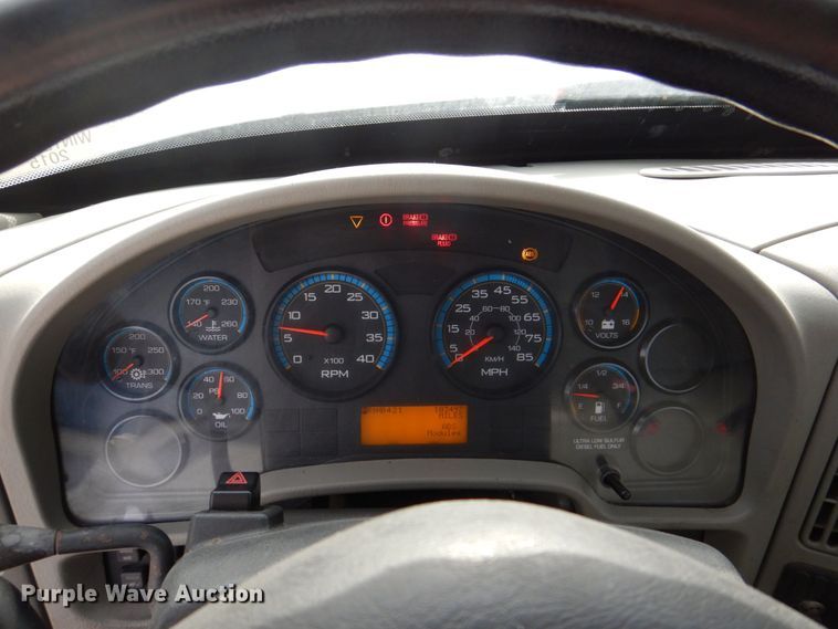 image for item DS8228 2009 International 4100  truck cab and chassis