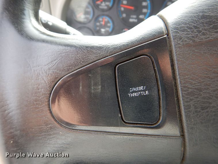 image for item DS8228 2009 International 4100  truck cab and chassis