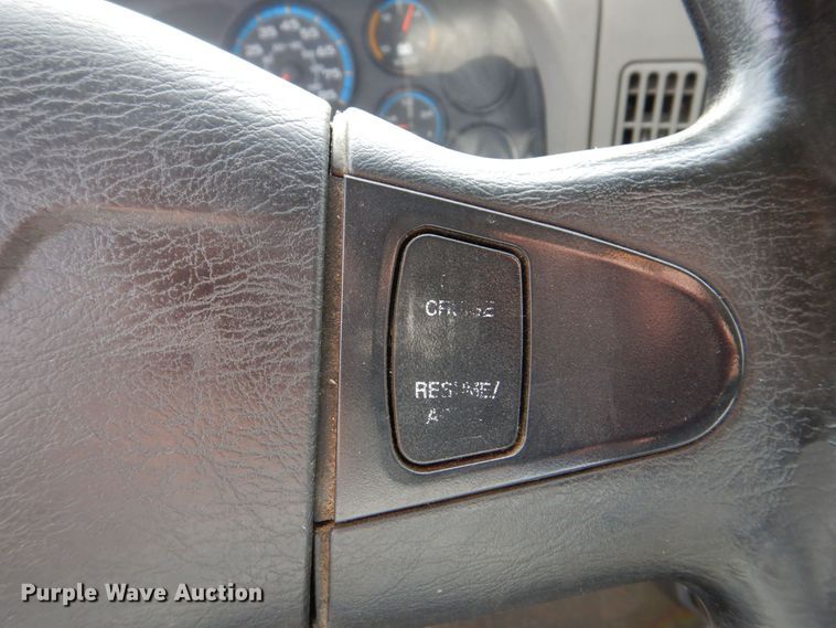 image for item DS8228 2009 International 4100  truck cab and chassis