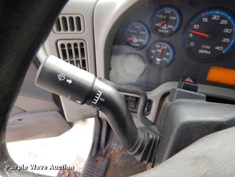 image for item DS8228 2009 International 4100  truck cab and chassis