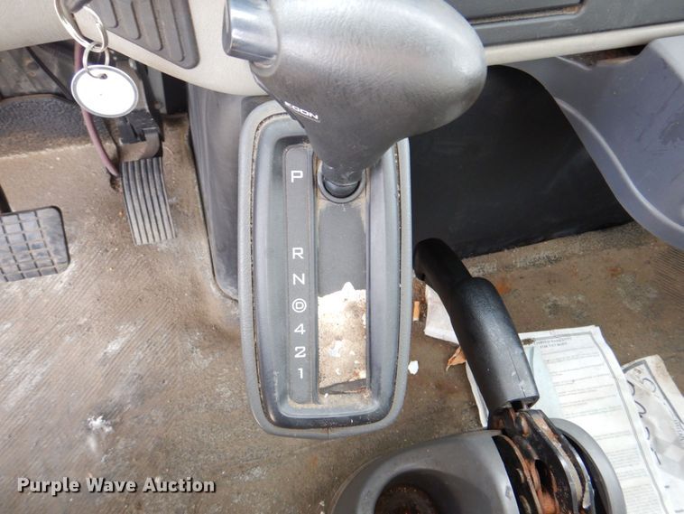 image for item DS8228 2009 International 4100  truck cab and chassis