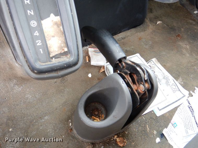 image for item DS8228 2009 International 4100  truck cab and chassis