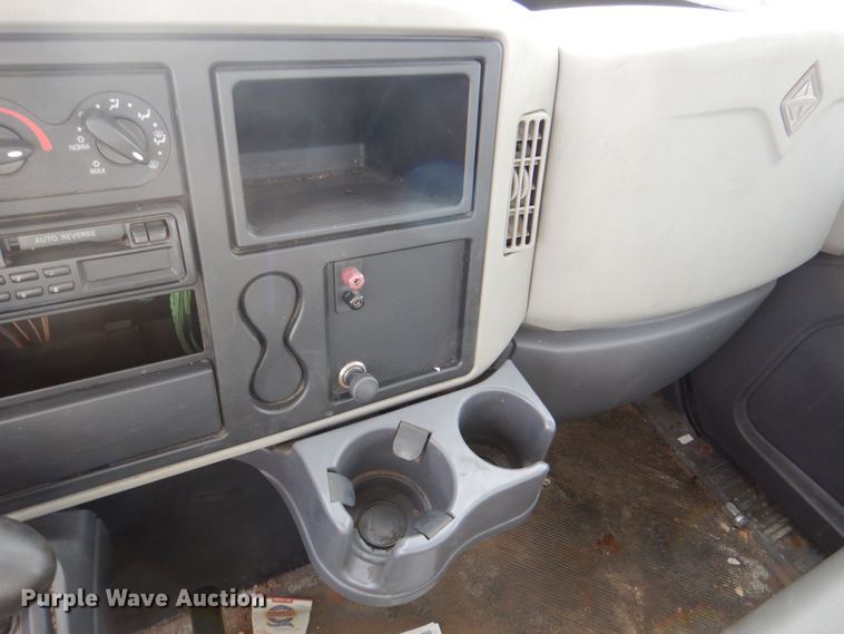 image for item DS8228 2009 International 4100  truck cab and chassis