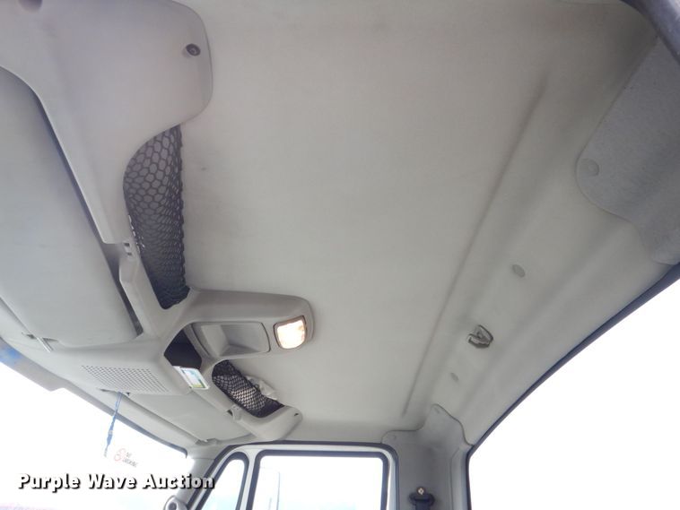 image for item DS8228 2009 International 4100  truck cab and chassis