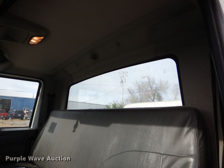 image for item DS8228 2009 International 4100  truck cab and chassis